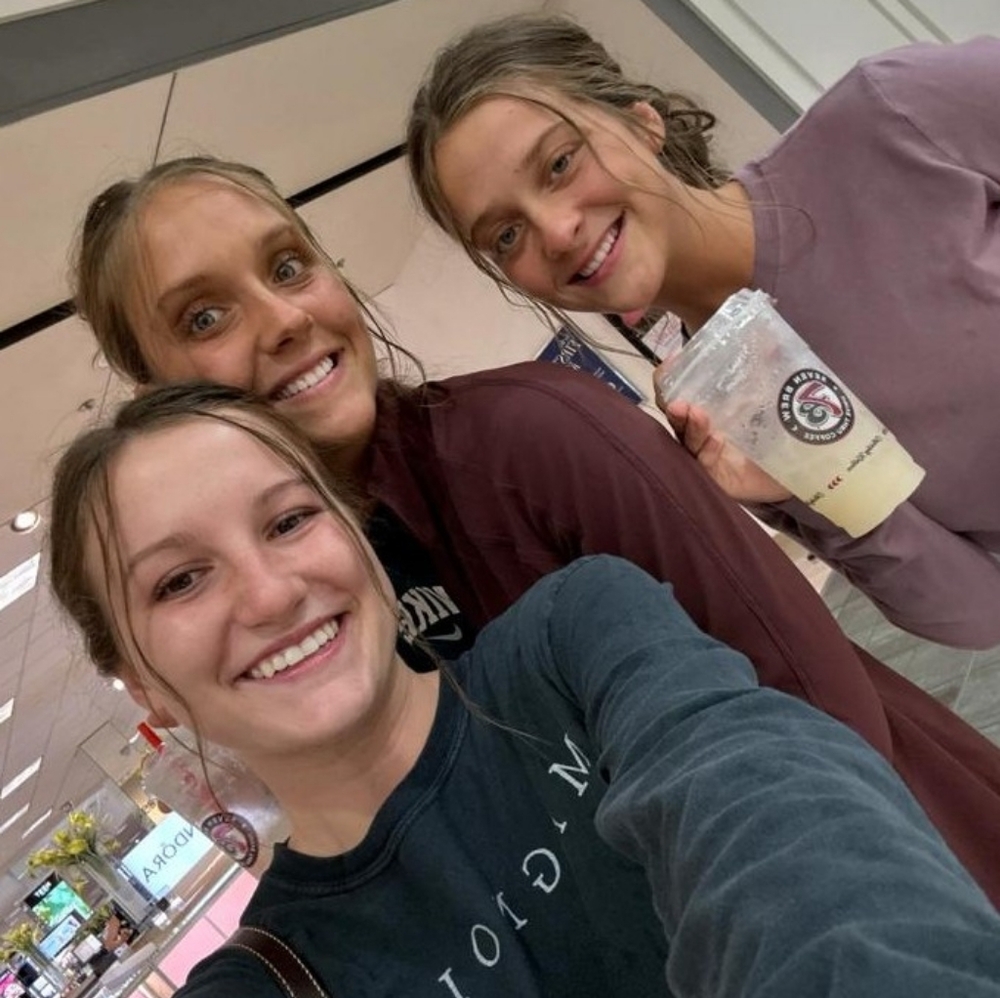 Meet your seller ✨ - Picture 3 of 5